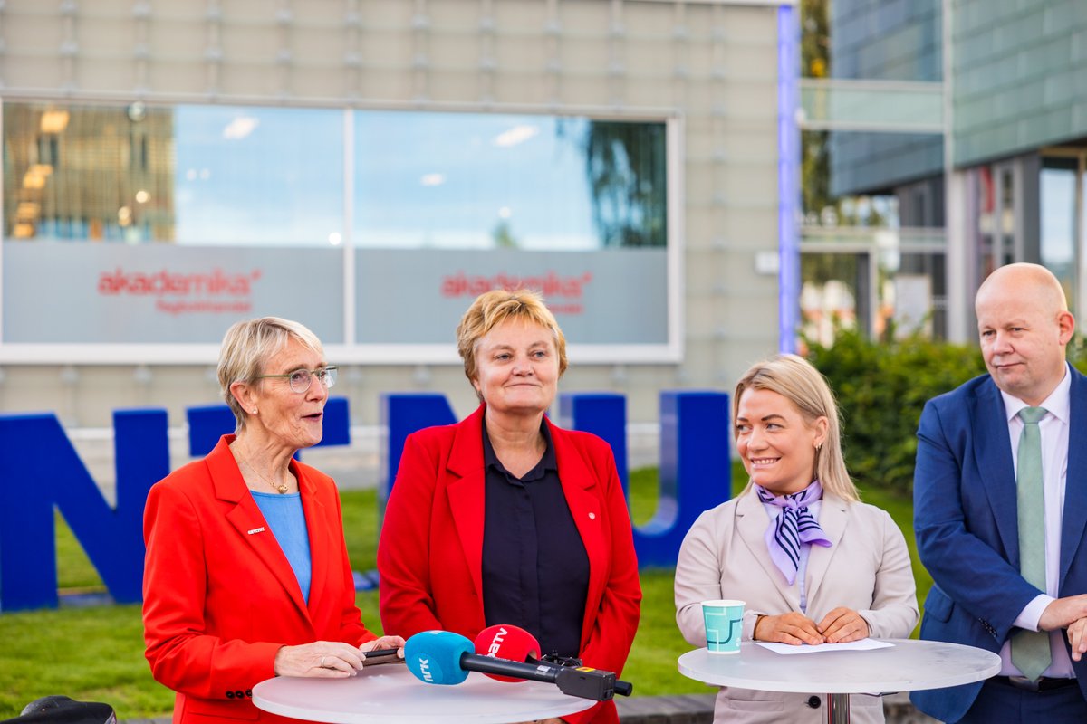 NTNU i Gjøvik får medisinutdanning 🩺 Den skal bygge på en desentralisert modell 📚 Det betyr at de nyopprettede studieplassene vil legges ut på Samordnaopptak omgående, og at de første studentene kan tas opp allerede om ett år 🧑‍🎓 nyheter.ntnu.no/ntnu-i-gjovik-…