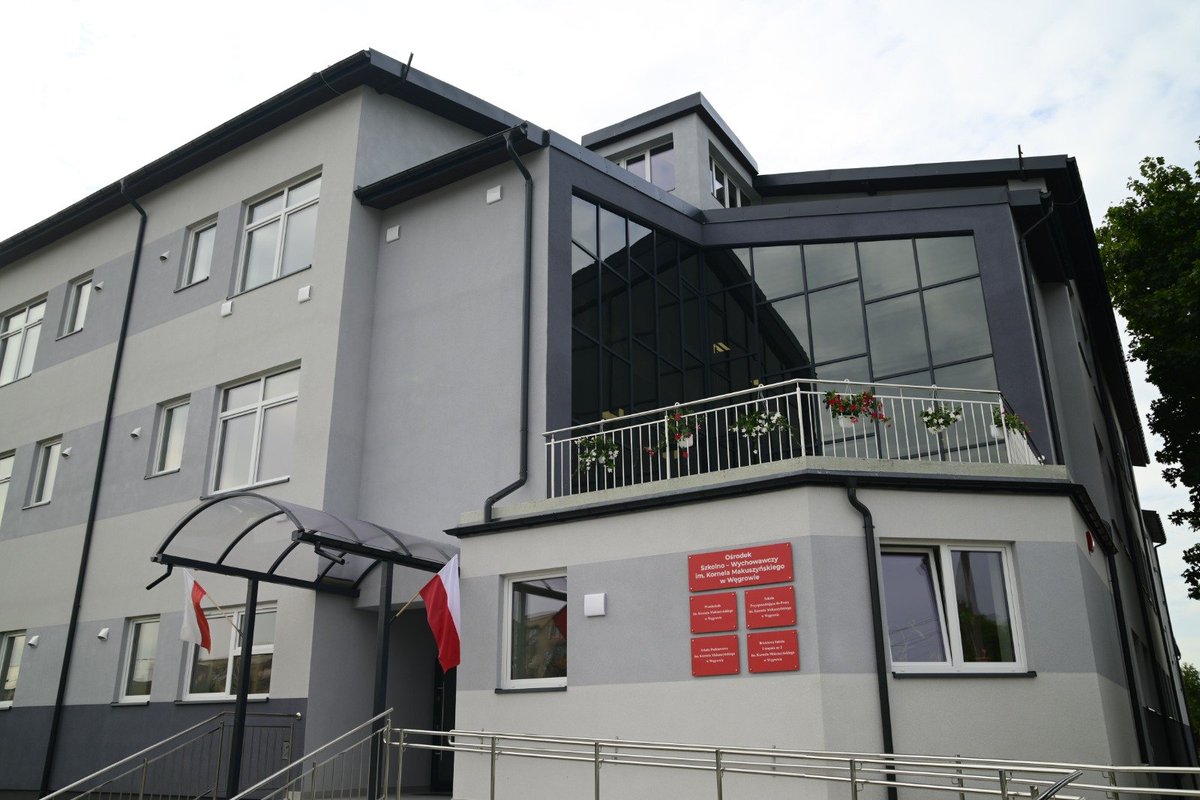 's tweet image. 🇵🇱 👨‍🏫 Podczas ogólnopolskiej inauguracji roku szkolnego w Specjalnym Ośrodku Szkolno-Wychowawczym w #Węgrów minister @CzarnekP otrzymał honorowy Tytuł Przyjaciela Ośrodka.