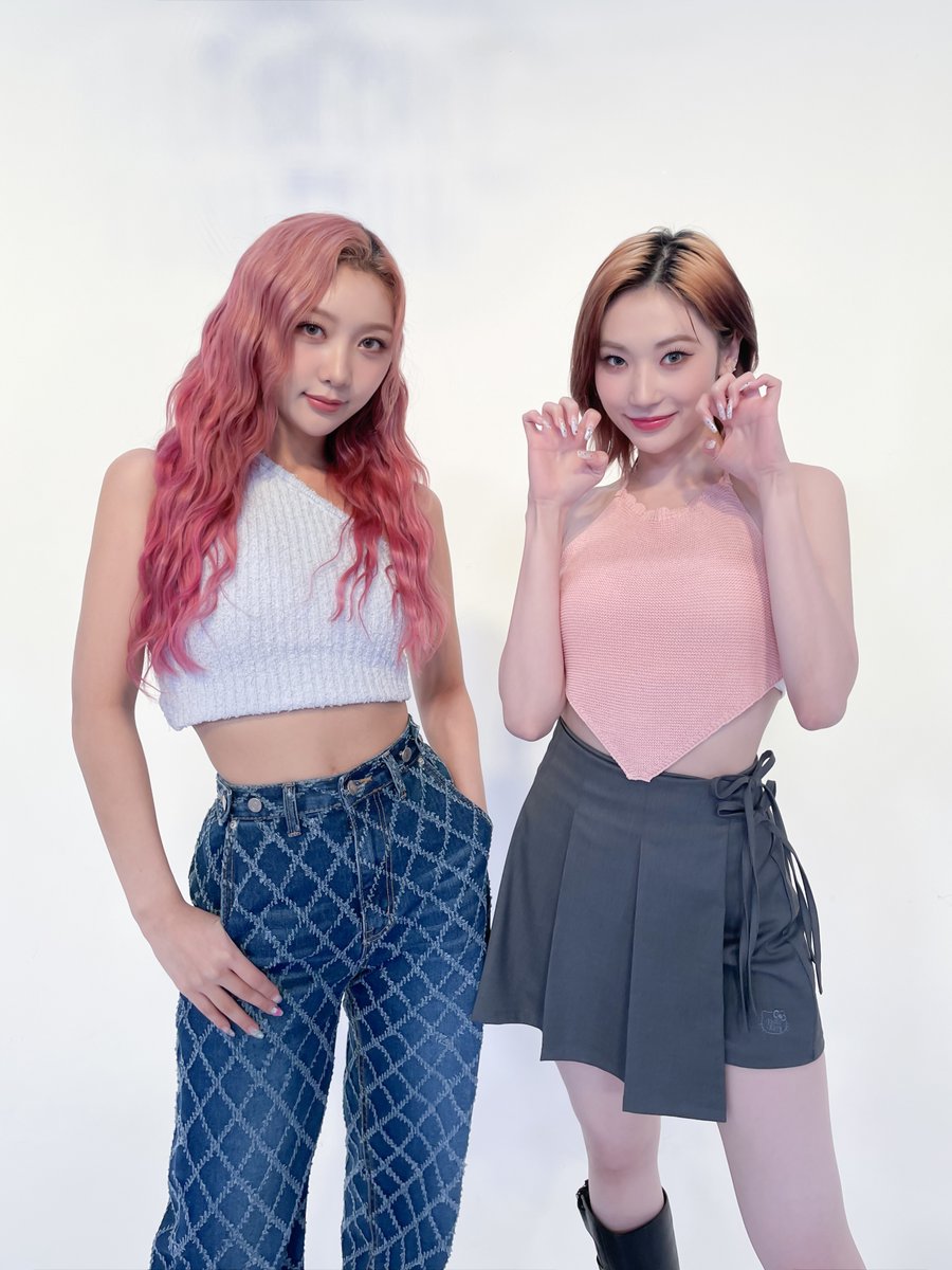 5ecretNumber's tweet photo. [*****]

벌칙 음료는 쓰지만🤣
MC민지니와 함께하는 시간은 달달하다( •͈ᴗ-)ᓂ-ෆ

#SECRET_NUMBER #시크릿넘버
#JINNY #진희 #MINJI #민지
#시크릿투어 #SecretTour https://t.co/oDDfpTiUZu