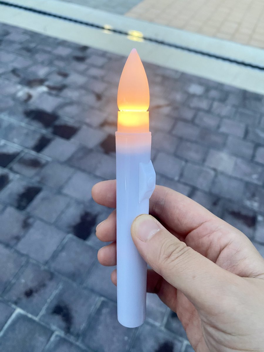 happilyever01's tweet image. 퇴근 후 지역 교육청 로비에 설치된 서이초 교사 추모공간에 국화를 올리고 향에 불을 붙이고 묵념을 했다. 눈을 감고 기도를 올리는 동안 눈물이 났다. 추모 걷기에 참여하기 위해 사람들이 모이고 있다. 수도권이 아닌 지역에서도 추모 행렬은 이어진다.

#공교육정상화의날