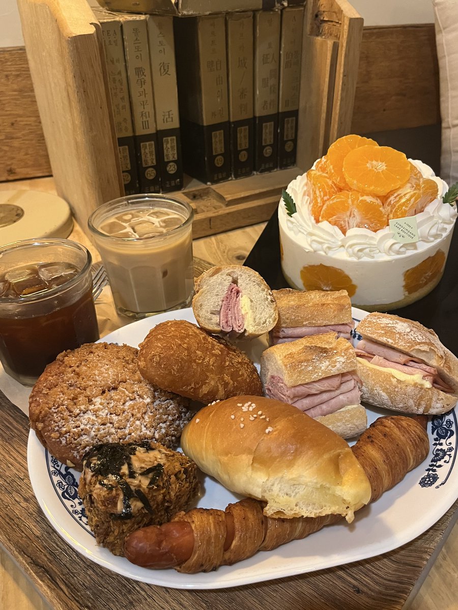 귤 케이크 하나만 보고 대전까지 달려온 빵러버들🥐

#준엽아맛있는거여기
#도현아_또또_먹어