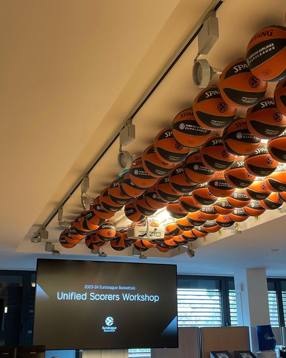 🏀 ✈️ Nuestra compañera Prado Tejera, estuvo este domingo 3 de septiembre en Barcelona para asistir a la reunión anual de la Euroliga. 

🙏🏽¡Gracias por tu continua disponibilidad para ser formada y formar!

#ACB #Eurocup #Euroliga #Baloncesto