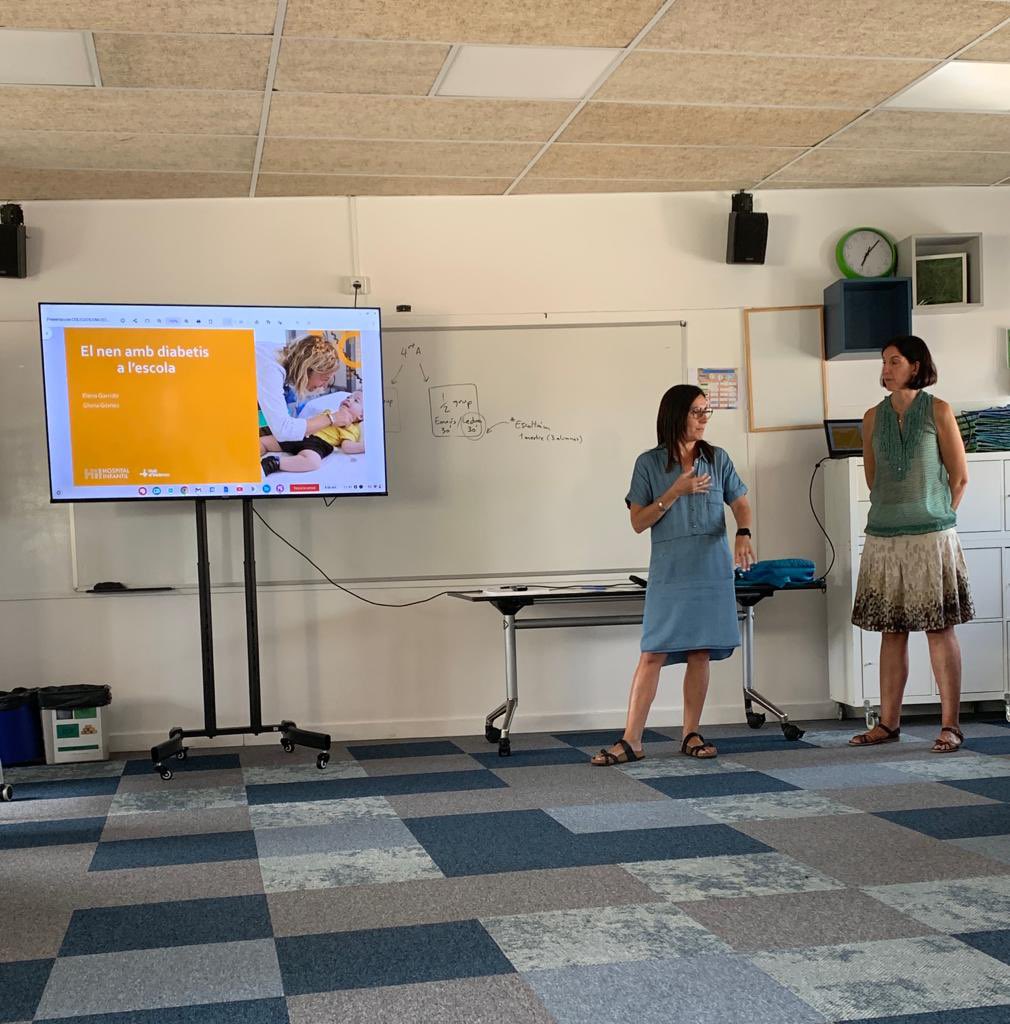 FEDACMontcada's tweet photo. Avui ens visita l’Anna Belen del #CAPLesIndiands, a fer una xerrada a docents i personal de menjador sobre els “Infants amb diabetis a l’escola”. https://t.co/uoUdg1HcBb