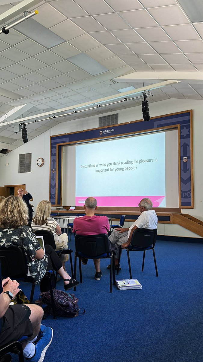 Beaulieu_Head's tweet photo. Great to have members of the @cheltfestivals team with our @StEdwardsChelt staff this morning in the theme of #ReadingForPleasure #SECliteracy #SECculture https://t.co/a4BRxo51G2