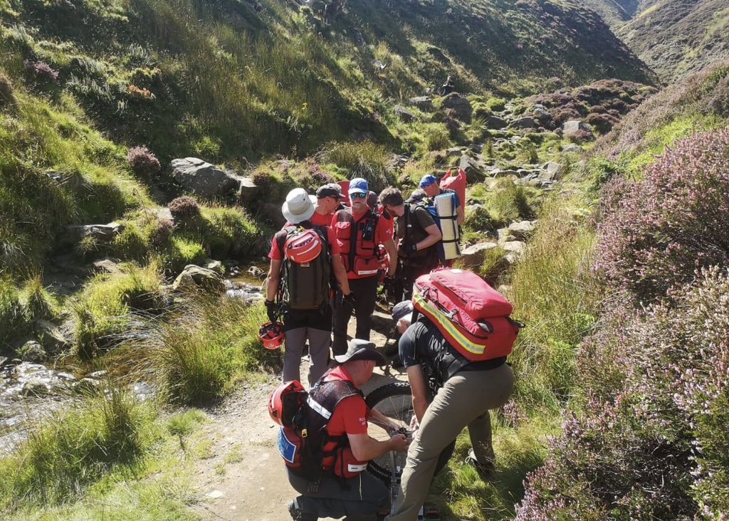 edalemrt's tweet photo. Quite a weekend 🥵🥵 … callouts 100 - Ravenstor 101 - Grindsbrook 102 - Hope area 103 - Stanage 104 - North Lees area 105 - Bole Hill are detailed on our website https://t.co/Ghzwimeo8k https://t.co/Tp2GBk4mNL