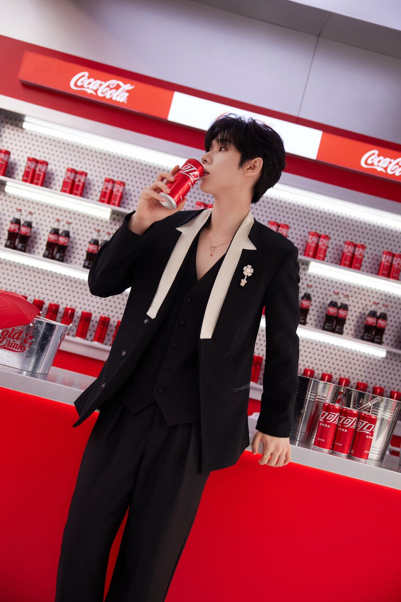 InsightArtistTH's tweet photo. #NINE✖️ #可口可乐 
ขอบคุณทาง #CocaCola ที่ให้โอกาส #นายท่านกรชิต ได้ร่วมทำกิจกรรมดี ๆ ในอีเวนต์ “可口可乐 美妙盛宴” ครั้งนี้ด้วยนะคะ 🥤✨

@naninenai99
#GQCxCocaCola
#高卿尘 #GaoQingchen https://t.co/xXQ81DpFGF