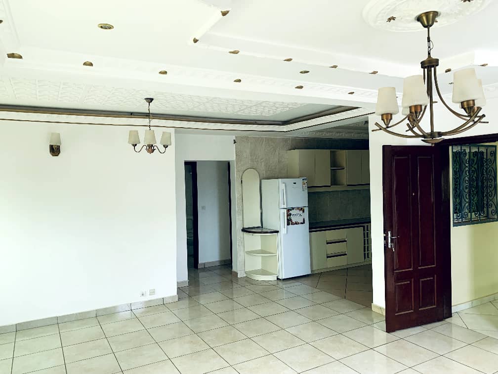 smartwayspm's tweet photo. Appartement haut standing à louer au quartier Biyem-Assi Nsimeyong   

zone résidentielle, sécurisée, près des centres commerciaux et à proximité de l'axe principal avec un accès bitumé . 

💰Prix : 180.000 fcfa/mois  

Contactez-nous au https://t.co/YAEcoExslO https://t.co/rQtDGet7g9