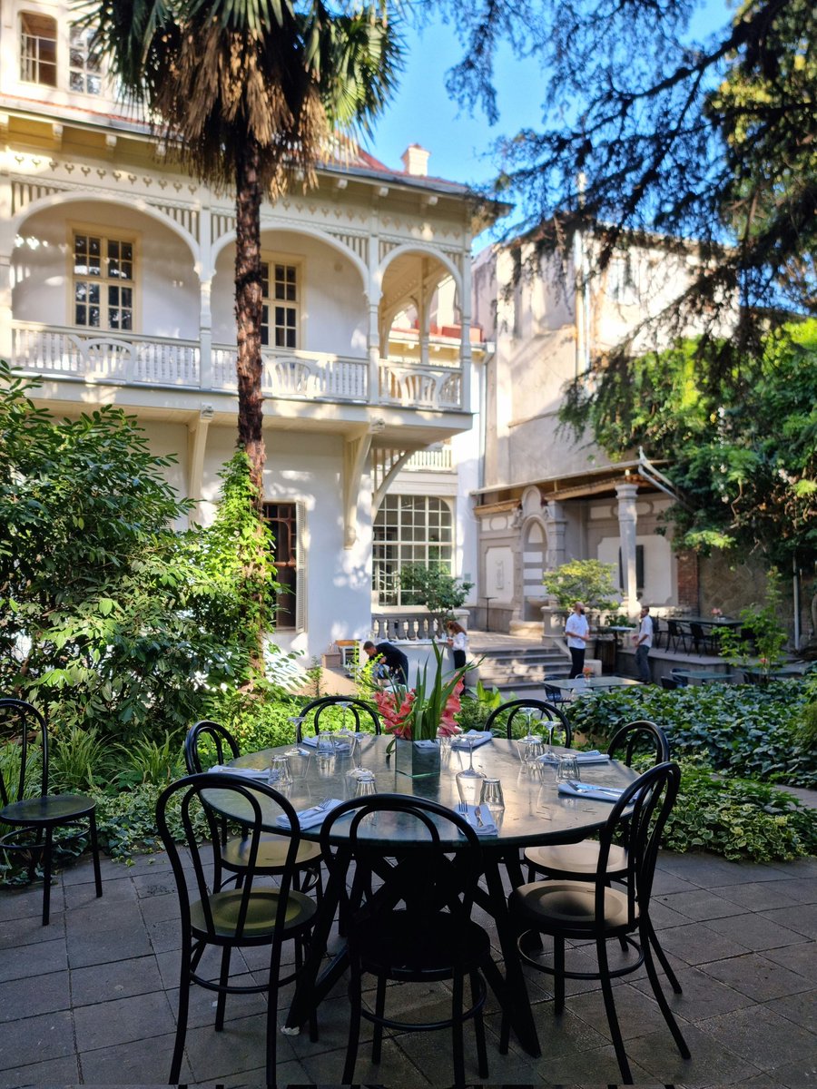 ChefTekuna's tweet photo. The yeard is more beautiful when the sun is shining ✨️ 

Working hours: 13:00-00:00 😊

 Reservation:  585892989 / cafelittera@gmail.com https://t.co/cwfYIG1Y5D
