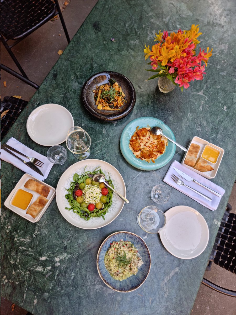 ChefTekuna's tweet photo. The yeard is more beautiful when the sun is shining ✨️ 

Working hours: 13:00-00:00 😊

 Reservation:  585892989 / cafelittera@gmail.com https://t.co/cwfYIG1Y5D