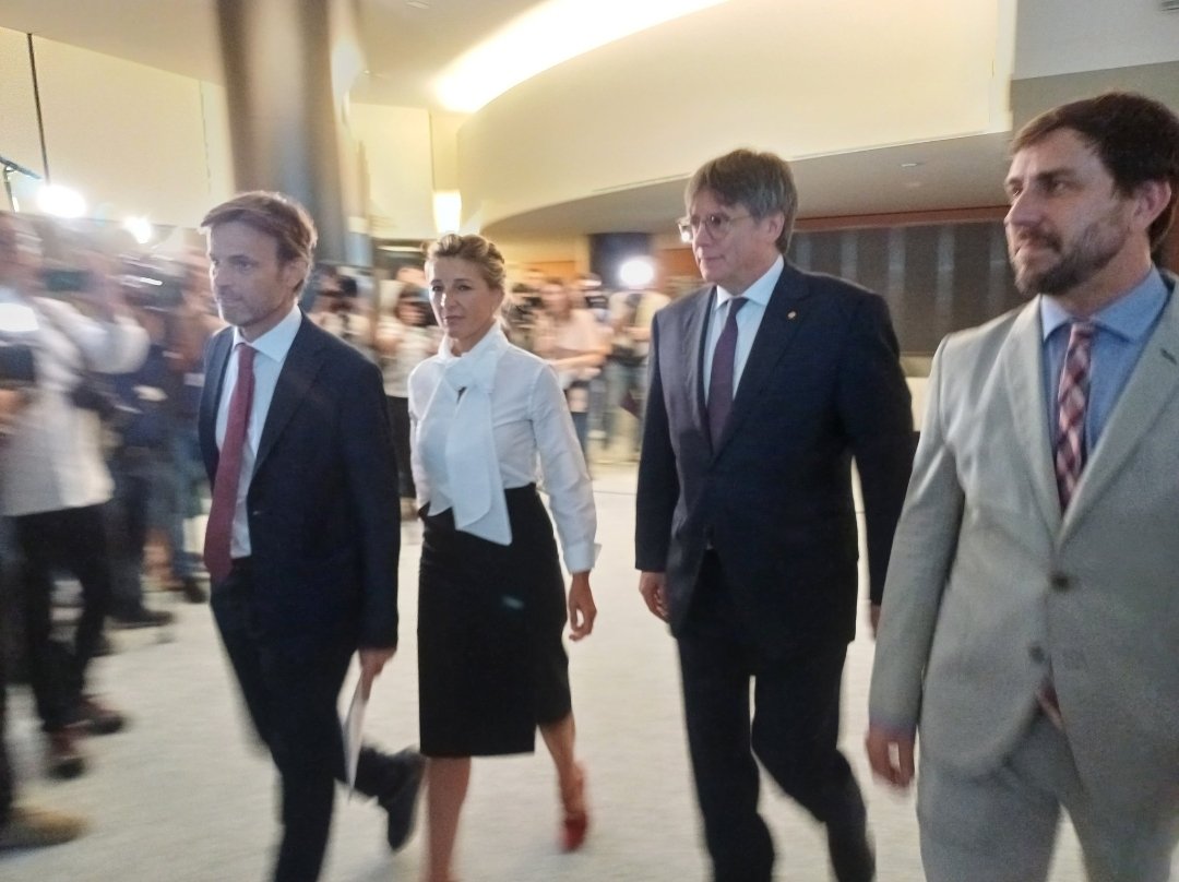 La vicepresidenta Yolanda Díaz reunida con un profugo de la justicia.
La imagen de la vergüenza de España.