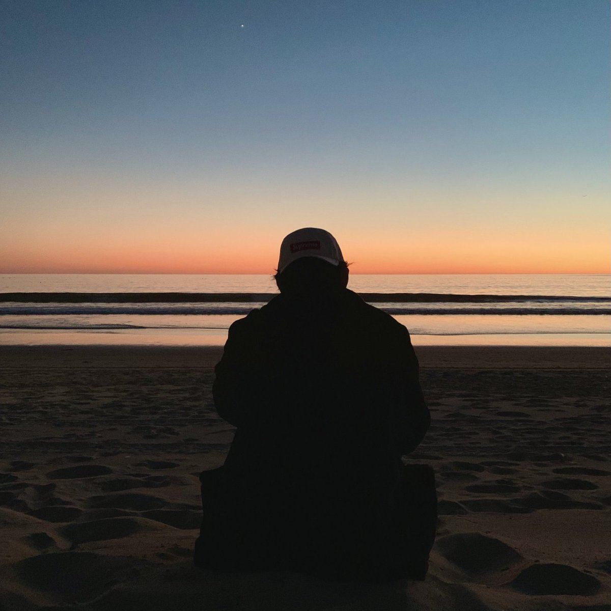 mhereonlyforbts's tweet photo. Sunset with Kim taehyung 🤍 https://t.co/OIOHL2vqgP