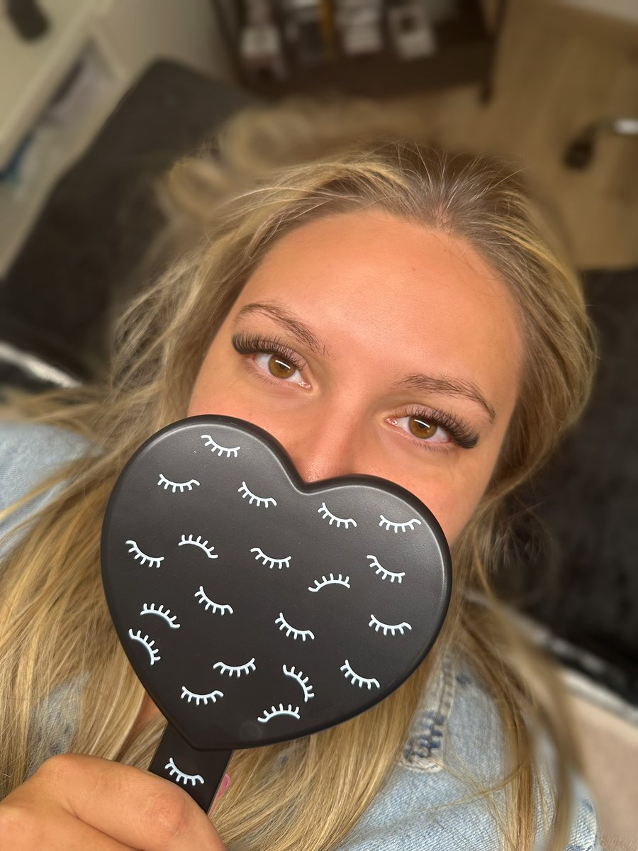 baddsari's tweet photo. New lash tech here 🇨🇭
Instagram : _lashesbysari https://t.co/1sslgzxv66