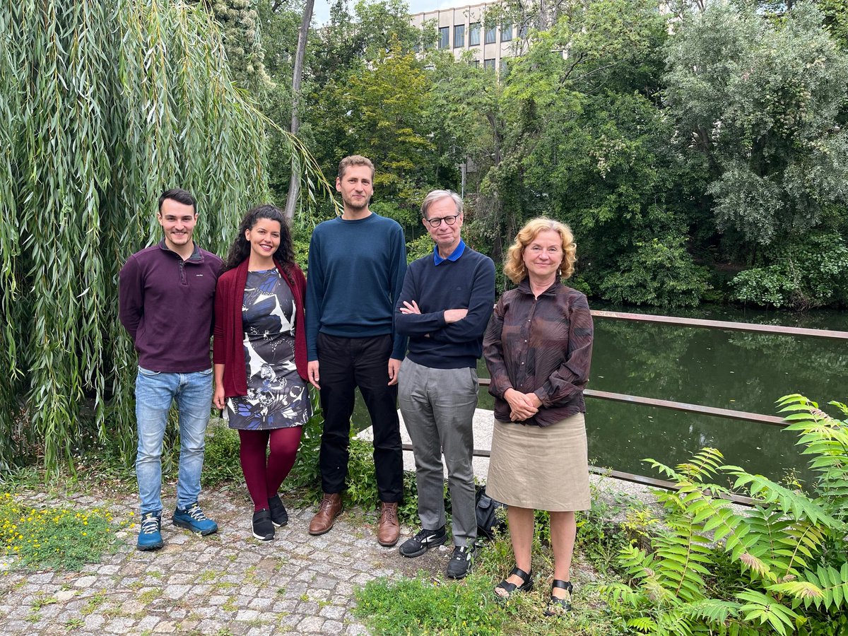 The New Berlin Lab of our visiting professors @elkeweber @Princeton & @ProfEricJohnson @Columbia is now complete: Lubna Rashid, Arian Trieb and Jonas Ludwig (all @TUBerlin) are now doing #research in #sustainable behavioral change. linkedin.com/feed/update/ur…