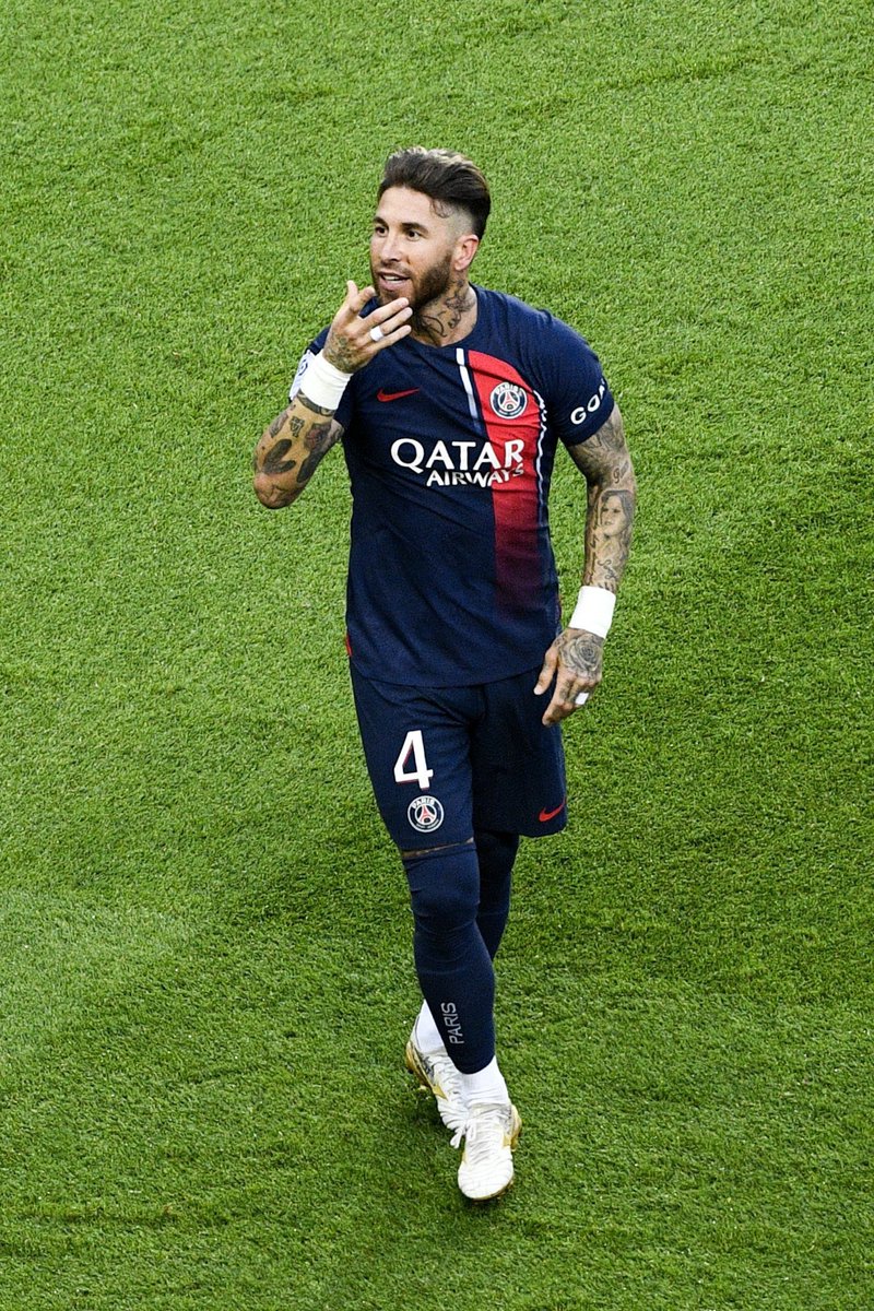 Sergio Ramos touchera environ 𝟭 𝗠€ net à la saison du côté de Séville. 🇪🇸 

Il a refusé 𝟭𝟭 𝗠€ par an en Turquie. 🇹🇷 

Puis 𝟮𝟬 𝗠€ par an en Arabie saoudite.🇸🇦.

(<a href="/mundodeportivo/">Mundo Deportivo</a>)
