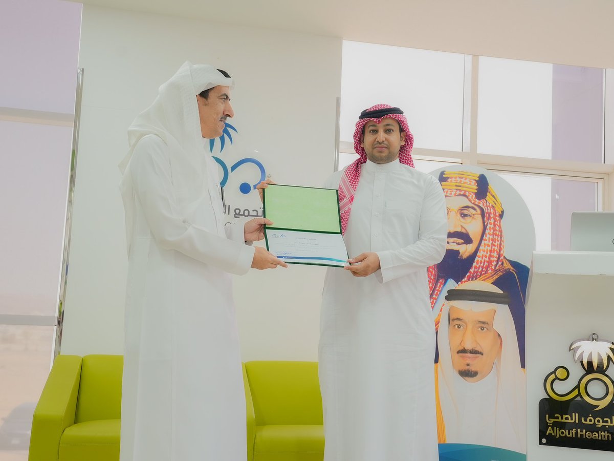 aljoufcluster_2's tweet photo. #صور 
تكريم الزملاء اثناء اللقاء الاسبوعي لمنسوبي التجمع https://t.co/Xvr7xdJktP