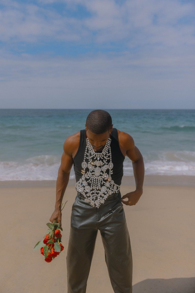 willttravis's tweet image. It’s not the diamonds #BirthdayBoy 🌹🌊