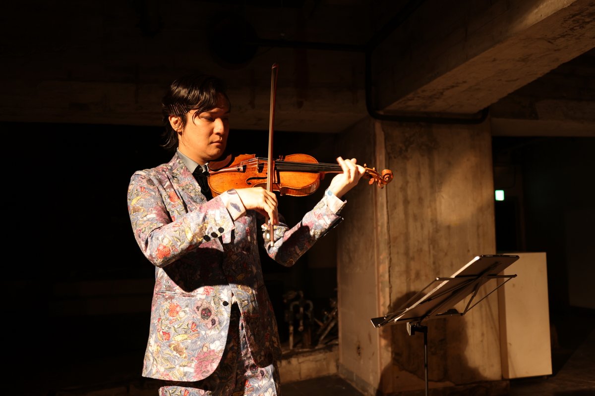 [new video]

Akiko Yamane - 'Ribbon Accumulation' (2022) for violin 山根明季子 -「リボン集積」
youtu.be/jVSsI2W0RaY?si…

April 2, 2023 in BUoY, Tokyo. Performed by Tatsuki Narita. / 成田達輝, violin
