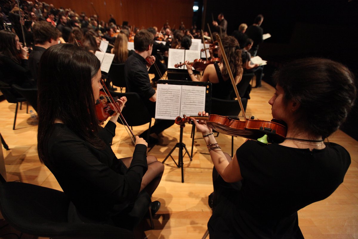 xpagescorella's tweet photo. 📢 Convocatòria per tocar a l'Orquestra Simfònica Fusió dirigida per un servidor. Assaigs a partir del 16/9/23, dissabtes 10:30-13:30h a Sant Cugat. Projectes interessants amb repertori original i de qualitat. Totes les edats i instruments. No us ho penseu dues vegades! RT? 🙏🏻 https://t.co/79a1qhajYJ
