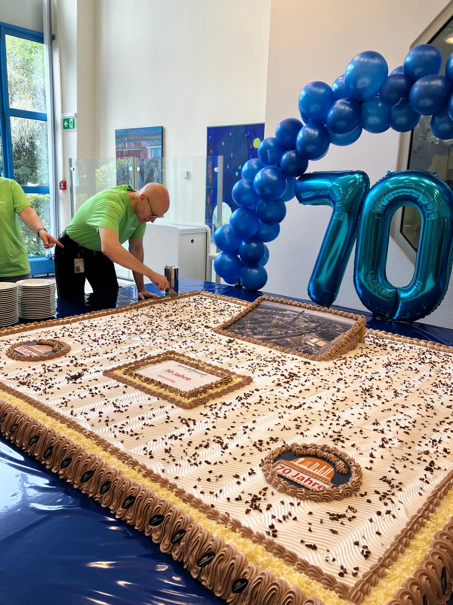 LyondellBasell's tweet photo. #LyondellBasell #Wesseling celebrated its 70th anniversary with1,500 employees and their families. Attendees toured the plant and enjoyed family activities. The highlight was the birthday cake, measuring 65 square feet and weighing over 220 pounds. The event was a great success! https://t.co/BobtccDe9L