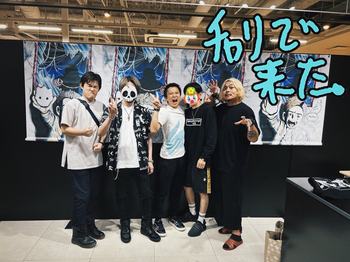 madtv_SAB's tweet photo. 私事ですが9月1日に誕生日を迎えました（わーい）🎂今月中には自分へのご褒美に大奮発した誕生日プレゼントが届くので今にも楽しみで御座います🧟

週末はホラー先輩と合流して心霊系youtuberゾゾゾさんにも逢えたし大満足👻 MADTVの登録者数も無事に11万人を突破したので素敵な一年を過ごせそうです🔥 https://t.co/4rImNbJgRu
