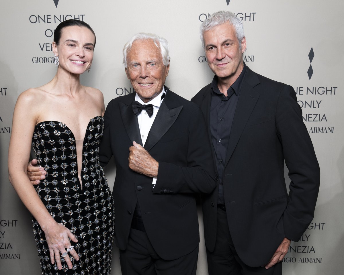 armani's tweet photo. Mr Armani with special guests at the #GiorgioArmaniPrivé show at the Arsenale as part of the One Night Only celebration in Venice. #GAOneNightOnlyVenezia
Credits: Stefano Guindani
#SophiaLoren #AvaDuVernay #ShuQi #KasiaSmutniak #DomenicoProcacci https://t.co/LAZxTooBP6