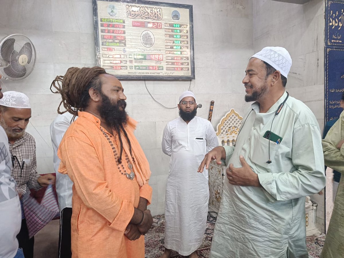 VisitMyMasjid's tweet photo. વ્યવસ્થા કરવામાં આવી હતી
આ પ્રોગ્રામ મારફતે વિવિધ ધર્મ અને સંપ્રદાયનાં લોકોને "ઈસ્લામ વિશેની ગેરસમજો દૂર કરવામાં આવી હતી અને સાથે સાથે સાથે ઈસ્લામનાં મૂળભૂત સિદ્ધાંતો સહિત એકેશ્વરવાદ, ઇશદૂતત્વ અને પરલોકવાદ દ્વારા લોકોને શું સંદેશ આપવામાં આવ્યો હતો, તેની જાણકારી આપવામાં આવી હતી... https://t.co/Z45Tdydrme