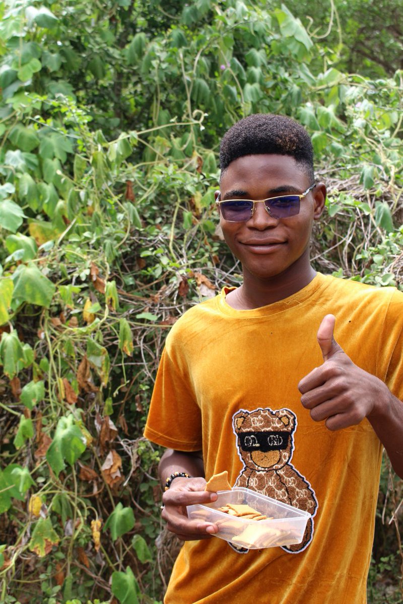 Soyons « hips » ! Prenons les biscuits de hanza !
Ces biscuits sont composés de farine de hanza, huile de aduwa, sucre, œuf et levure chimique. Disponibles chez Sahara Sahel Foods, Zinder.
Avec le rappeur Mahamoud (youtube.com/@mahamoudoffic…).