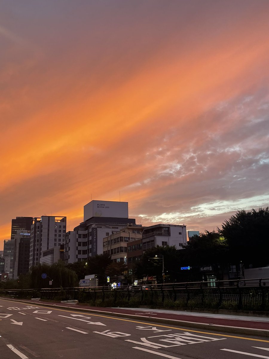 tenaaaa_'s tweet photo. Beautiful sunset 
➕@BuildOnBase @iskra_world 

#KBW2023 https://t.co/QLtb4FaER4