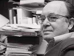 Celebrem hui 4 de setembre el naixement de Vicent Andrés Estellés a Bujassot, el nostre poeta valencià més insigne.
La seua obra mostra el sentir de les gents senzilles del nostre poble. 
“Assumiràs la veu d'un poble,
i serà la veu del teu poble.”