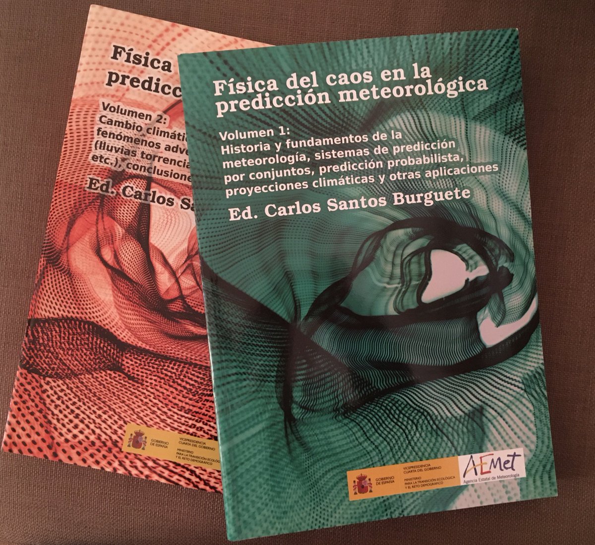 Hoy, más que nunca, veo conveniente recomendar este libro a algunos periodistas, políticos y opinadores.

De verdad, aprenderán mucho y servirá para dar opinión con algo más de fundamento. Y lo que no se entienda, se pregunta.

Aquí está online:
aemet.es/es/conocermas/…