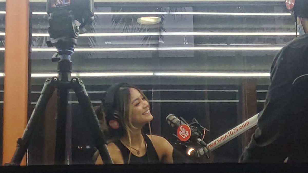 kayeaaah_'s tweet photo. YLONA GARCIA on WISH BUS 107.5 #WISHBus #YlonaGarcia #YG #DontGoChanging #EntertainMe @ylona_garcia https://t.co/sLVV4Vo26E