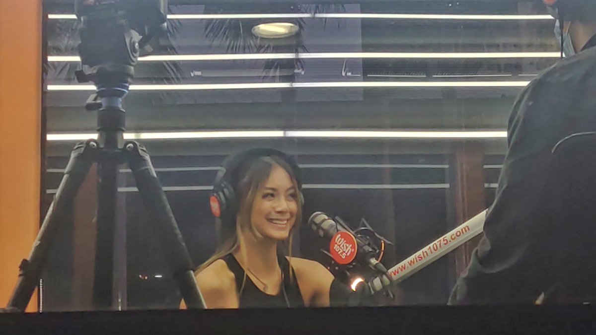 kayeaaah_'s tweet photo. YLONA GARCIA on WISH BUS 107.5 #WISHBus #YlonaGarcia #YG #DontGoChanging #EntertainMe @ylona_garcia https://t.co/sLVV4Vo26E