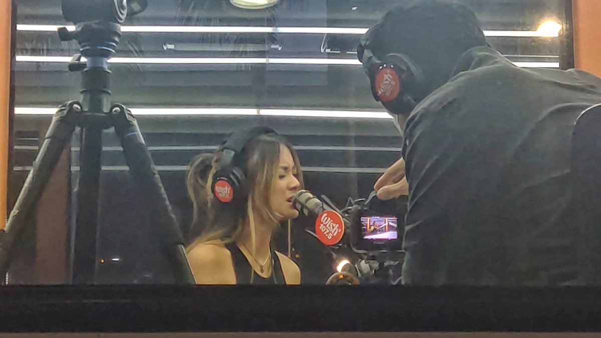 kayeaaah_'s tweet photo. YLONA GARCIA on WISH BUS 107.5 #WISHBus #YlonaGarcia #YG #DontGoChanging #EntertainMe @ylona_garcia https://t.co/sLVV4Vo26E