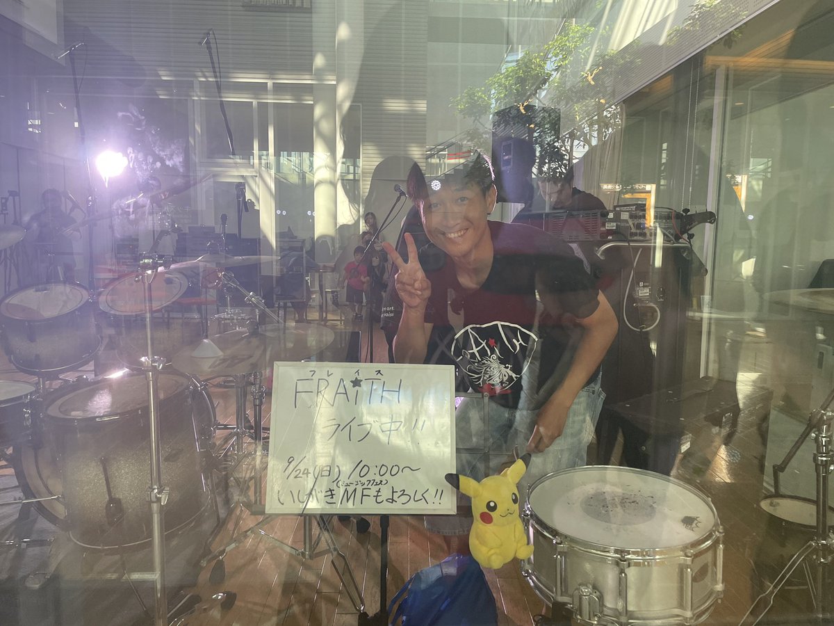 FRAiTH_'s tweet image. 昨日はフォーカスライトさん主催のライブにお誘いいただきましてありがとうございました🙌

どの出演者のバンドさんもかっこよくて素敵な一日でした⭐️

またお会いしましょー！！！