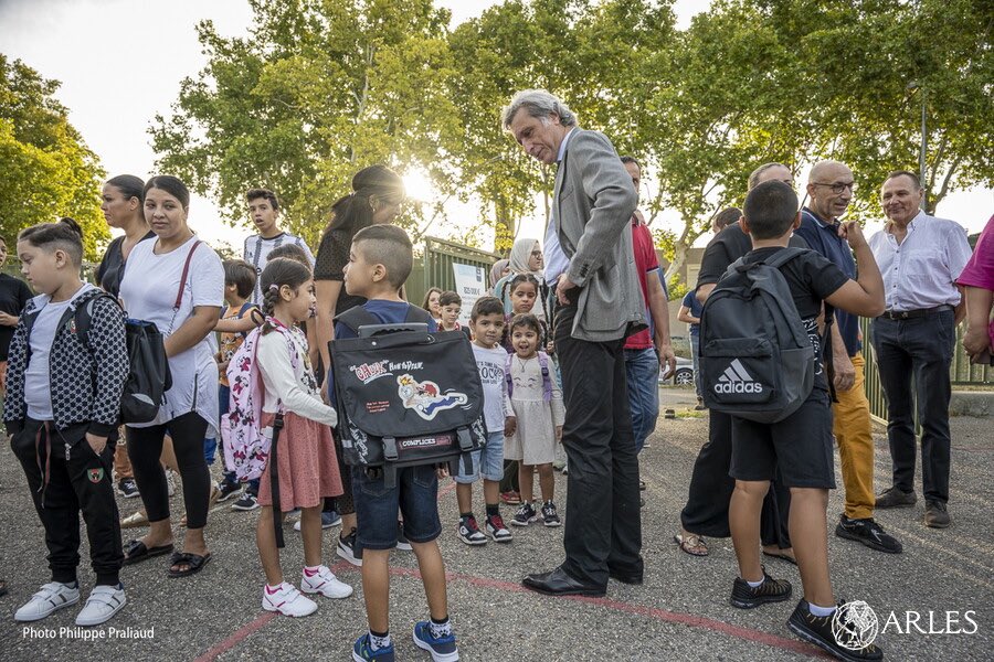 🏫 C’est la rentrée pour 4700 jeunes arlésiens qui rejoignent nos 39 écoles !

Cette année encore, la <a href="/VilleArles/">Ville d'Arles</a> a mis le paquet pour offrir les meilleures conditions d’apprentissage à notre jeunesse. Au total : 825.000€ investis pour les travaux de l’été. 👷