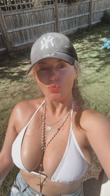 I will be tanning these tits all day long 💕💦 https://t.co/zlaxLHs4U6