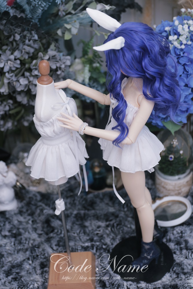 안녕하세요! ☺️
레테 운송장 등록 완료하였습니다. 
운송장은 구매하신 폼에서 확인 가능하시고 내일 오후부터 조회 가능하세요.
주문해 주셔서 감사드리며, 혹 의상에 이상이 있을 경우 수령하신 날로부터 7일 이내에 꼭! 문의 부탁드립니다. 
감사합니다. 🫶