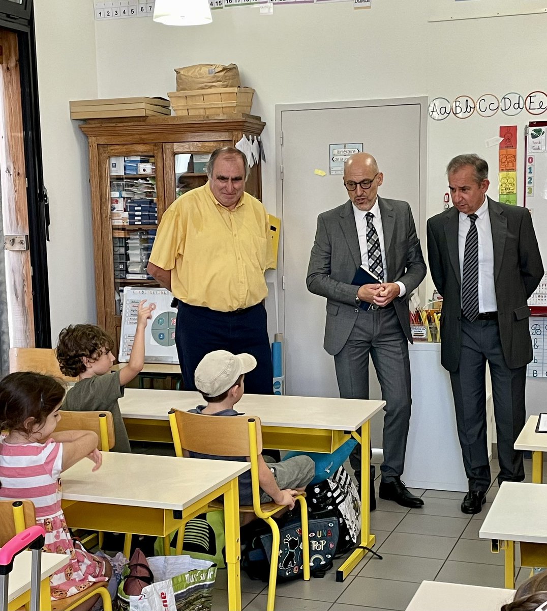 DSDEN17's tweet photo. #rentree2023 dans les écoles de La Laigne, Cram-Chaban et La Grève sur Mignon avec M. Tamene IA-DASEN et @Prefet17 🎯soutien aux équipes dynamiques mobilisées suite au séisme de juin dernier. Des élèves heureux de se retrouver. 🙏 aux enseignants
@acpoitiers 
@BndicteRobert https://t.co/waVOkfQOWy
