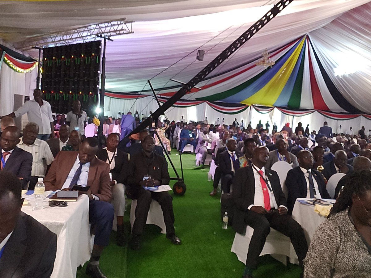 PeterAuweraert's tweet photo. 1st @SouthSudanGov National Economic Conference timely: with humanitarian aid ⬇️ economic growth acceleration critical to avoid 2024 disaster. Rapid public investment ↗️ in basic services also needed, as is continued improvement in governance. @UN_SouthSudan committed to support https://t.co/MVYmEG7XND