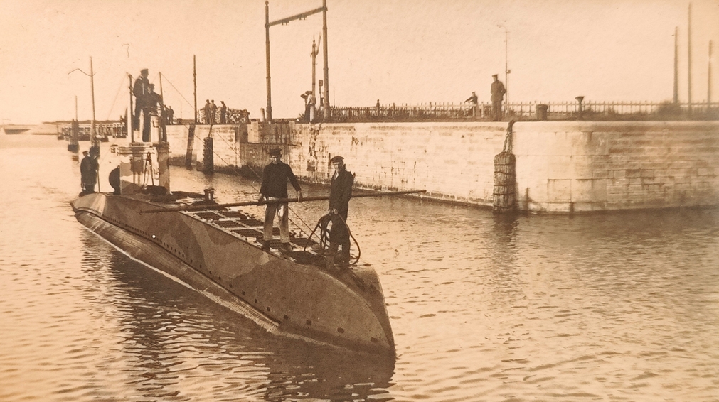 VLIZnews's tweet photo. Today press conference at #InnovOcean @Oostende by governor @carldecaluwe. Identification of 2 #WorldWar1 wrecks in Belgian North Sea by maritime archeologist Tomas Termote. U5 sank in 1914. UC14 sank in 1917. Seaman’s graves for 29 and 16 German soldiers. https://t.co/k5jXhbc11K https://t.co/xUSs2pgOUX