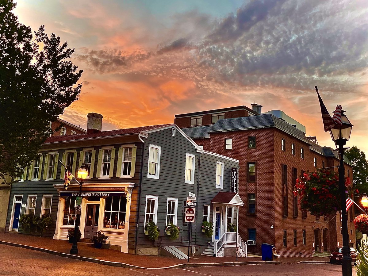ScottWykoffWBAL's tweet photo. Sunrise on this #LaborDay2023 over #StateCircle &amp; #CityDock in #Annapolis while I’m here reporting live on @wbalradio this morning! 
@TaylorBWBAL 
@TreniceB_WBAL 
@AvaWBAL 
@TonyWBALTraffic
@BrentWBAL
@M0T3KK 
@98Rock @JSS98Rock @wbaltv11 
@HearstTV 
@Hearst 
#HearstBaltimore https://t.co/j3R4TlckgU