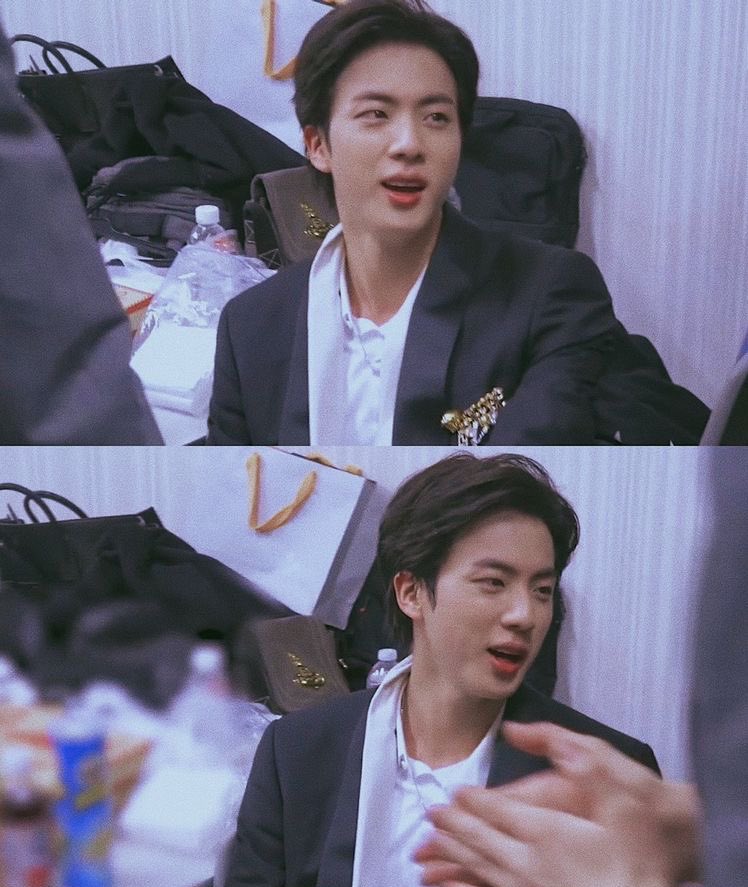 JINSE0K_'s tweet photo. So recently I've noticed one fandom is dragging Jin for no reason and some ot7 ARMYs doing the same
so I'm making this thread for Kim Seokjin 🧵— https://t.co/SetZDI5Eqt