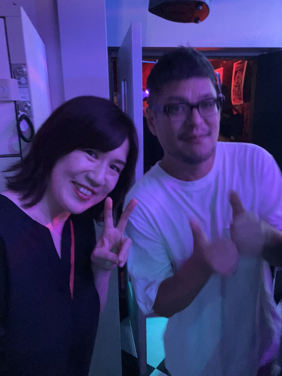 Ban5121's tweet photo. 私の人生を変えたと言っても過言ではないMYNO1リスペクトDJ！！あれから四半世紀以上たったけど、変わらずDJを続けているシンカワさんのプレイを聞けて、久し��りに会って話せて最高の夜でした！！人との出会いは宝物。巡り合わせに感謝です。写真左が現在、右が25年前。きゃー🫣 https://t.co/bEF6ZPI2rI
