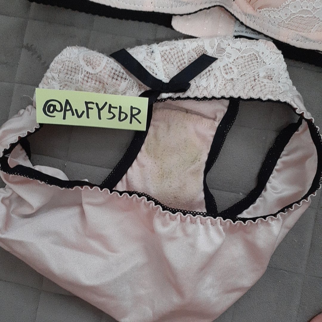 AvFY5bR's tweet photo. ブラとショーツのセットで5000でお迎えしてくれませんか？

(/ω･＼)ﾁﾗｯ

#下着買います
#下着売ります 
#下着販売 
#下着売り子
#パンツ売ります 
#使用済み下着 
#タイツ売ります
#靴下売ります https://t.co/AePW3Pd9Ku