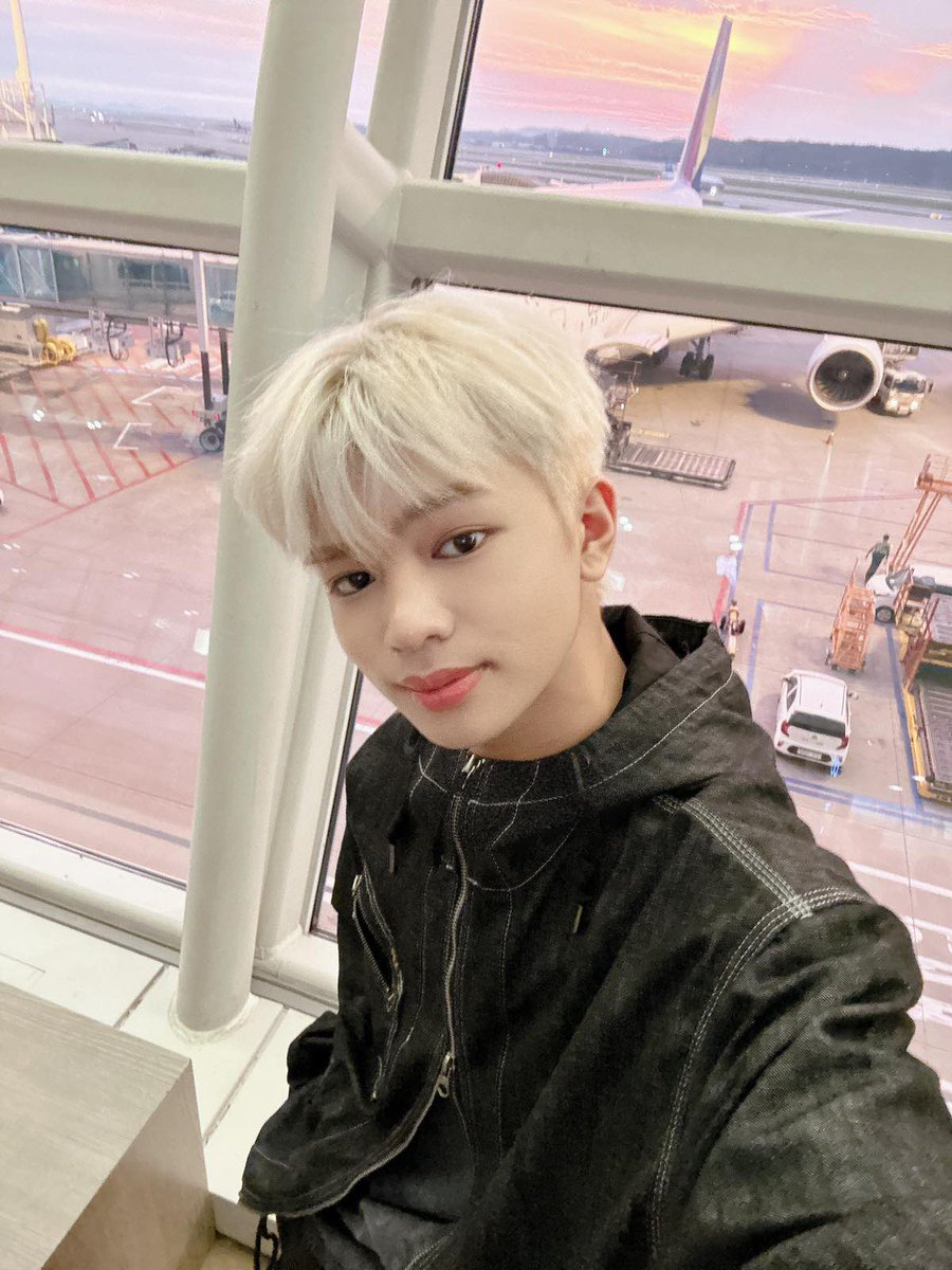 HORI7ONofficial's tweet photo. ANCHORs, See you soon❤

#HORI7ON #호라이즌
#HORI7ON_1STCON
#Friend_SHIP
#VoyageToManila https://t.co/LbrmrvgyHY