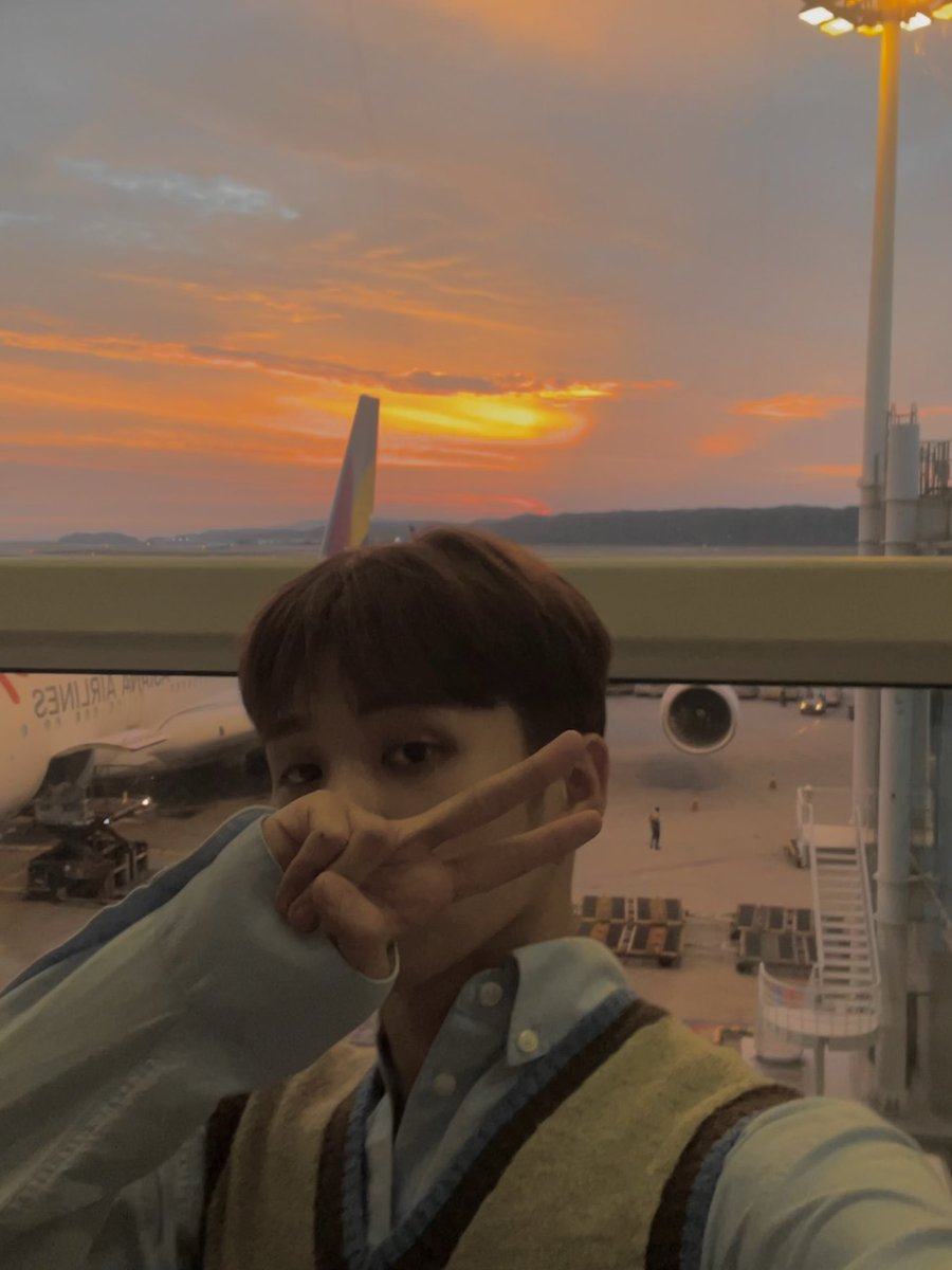 HORI7ONofficial's tweet photo. ANCHORs, See you soon❤

#HORI7ON #호라이즌
#HORI7ON_1STCON
#Friend_SHIP
#VoyageToManila https://t.co/LbrmrvgyHY