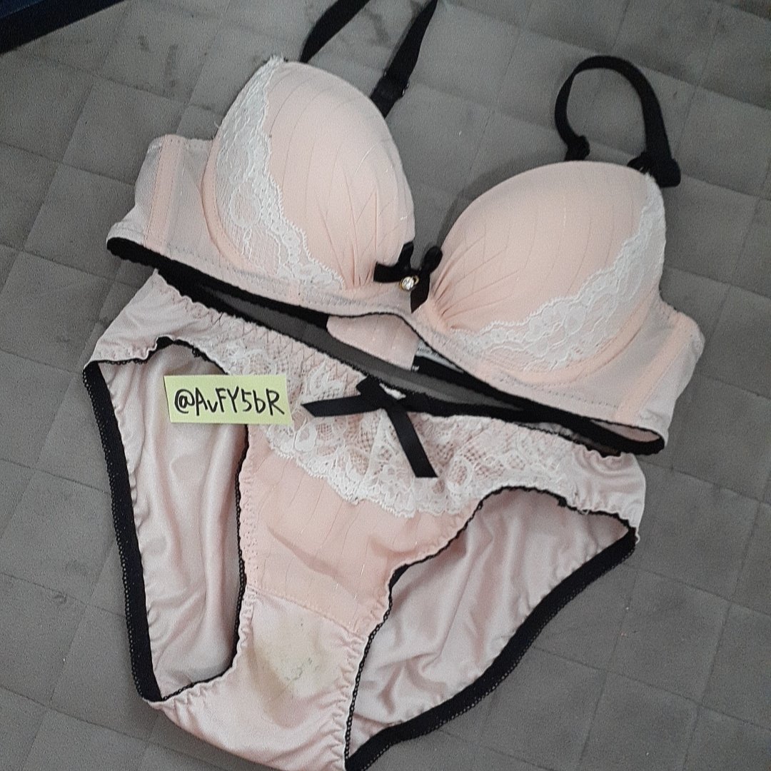 AvFY5bR's tweet photo. ブラとショーツのセットで5000でお迎えしてくれませんか？

(/ω･＼)ﾁﾗｯ

#下着買います
#下着売ります 
#下着販売 
#下着売り子
#パンツ売ります 
#使用済み下着 
#タイツ売ります
#靴下売ります https://t.co/AePW3Pd9Ku