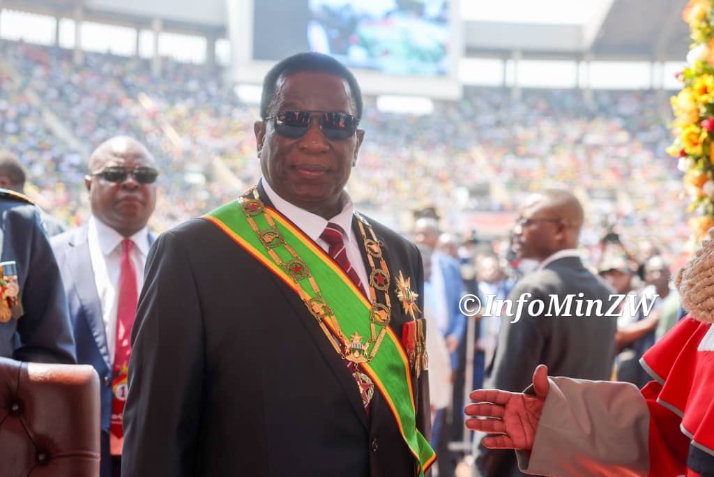 SiaNkuli's tweet photo. His Excellency President Emmerson Dambudzo Mnangagwa has been sworn in as President of the Republic of Zimbabwe.
#ZimbabweInauguration
#EDThePresident https://t.co/nlKrJ74HqL