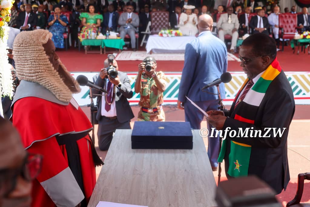 SiaNkuli's tweet photo. His Excellency President Emmerson Dambudzo Mnangagwa has been sworn in as President of the Republic of Zimbabwe.
#ZimbabweInauguration
#EDThePresident https://t.co/nlKrJ74HqL