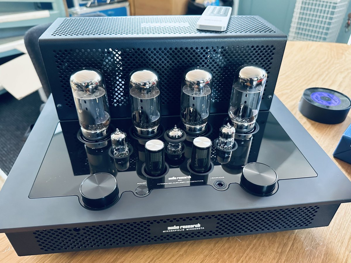 Midlandaudiox's tweet photo. A welcome return to one of favourite products @audioresearch #i50 is without question one of the most attractive amplifiers out their along with its good looks you will not be disappointed with its power and musicality @midlandaudiox #belbroughton #worcestershire https://t.co/3lC0YTEPHQ